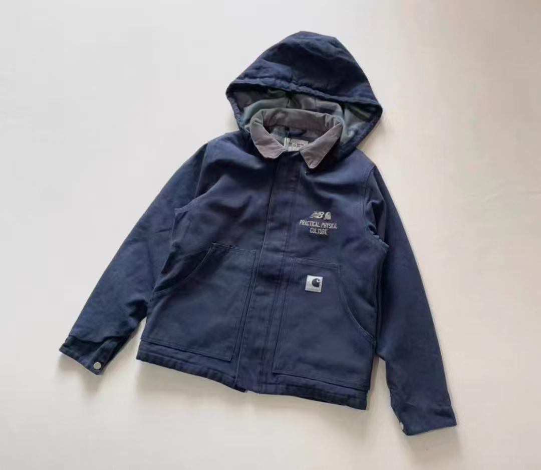 New Balance x Carhartt WIPフード付きネイビージャケット