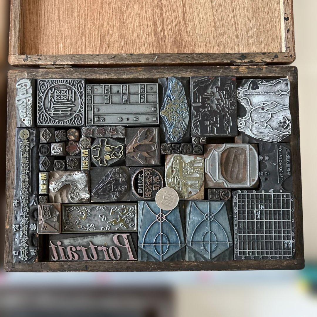 m3【木のケース入り　大量】活版印刷所で使われていた木版/ロゴ【古道具】