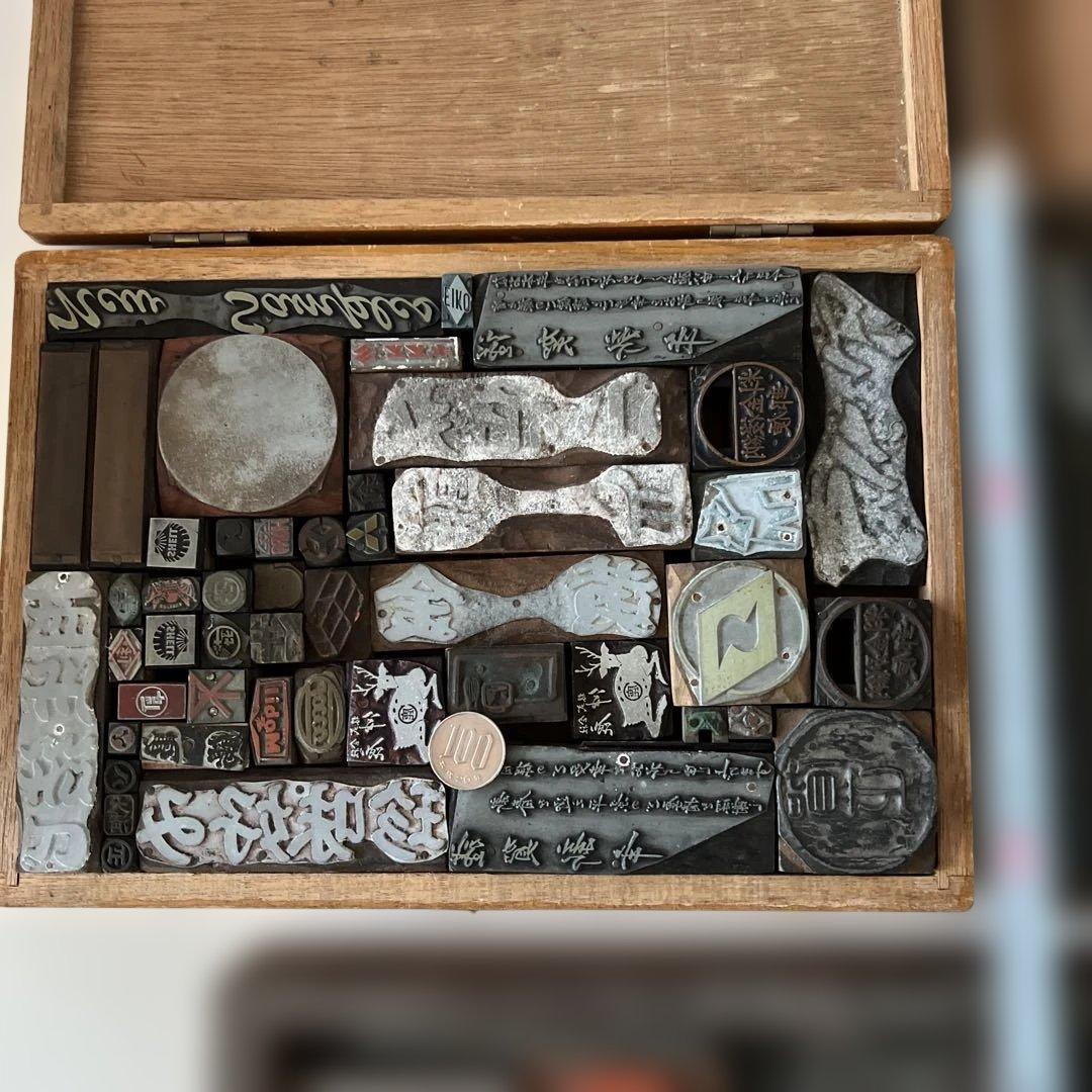 m3【木のケース入り　大量】活版印刷所で使われていた木版/ロゴ【古道具】