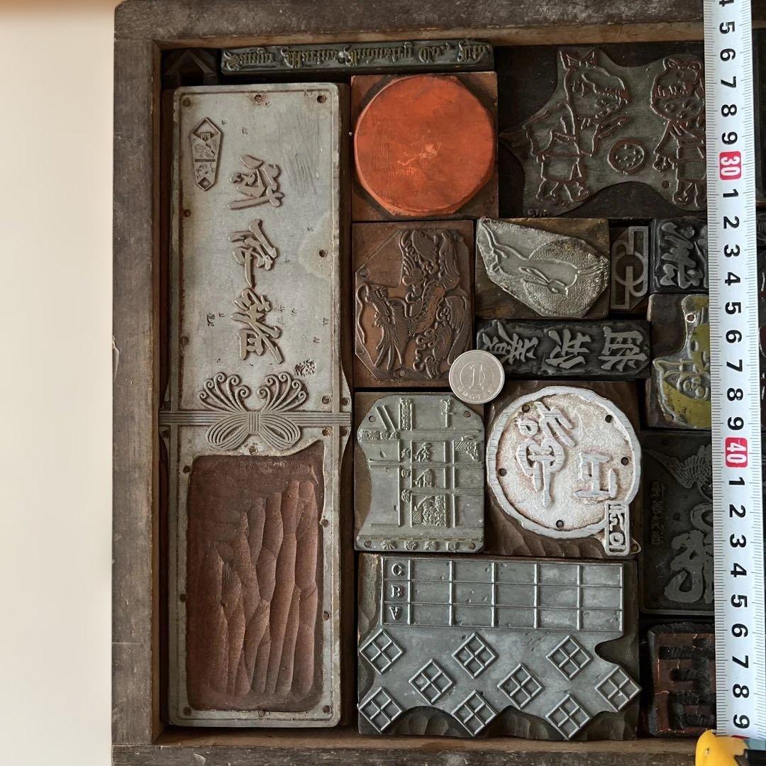 m3【木のケース入り　大量】活版印刷所で使われていた木版/ロゴ【古道具】