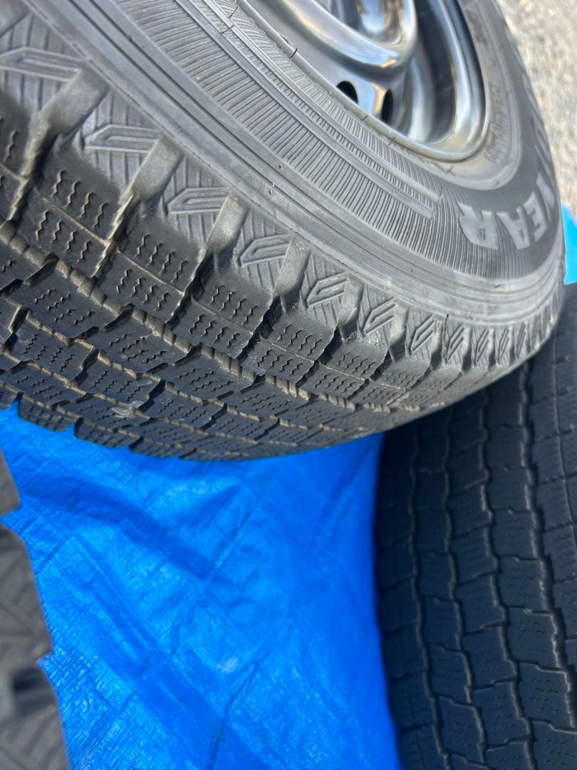冬用タイヤ　ハイエース使用　状態良し　15インチ ブラックホイール 4本セット