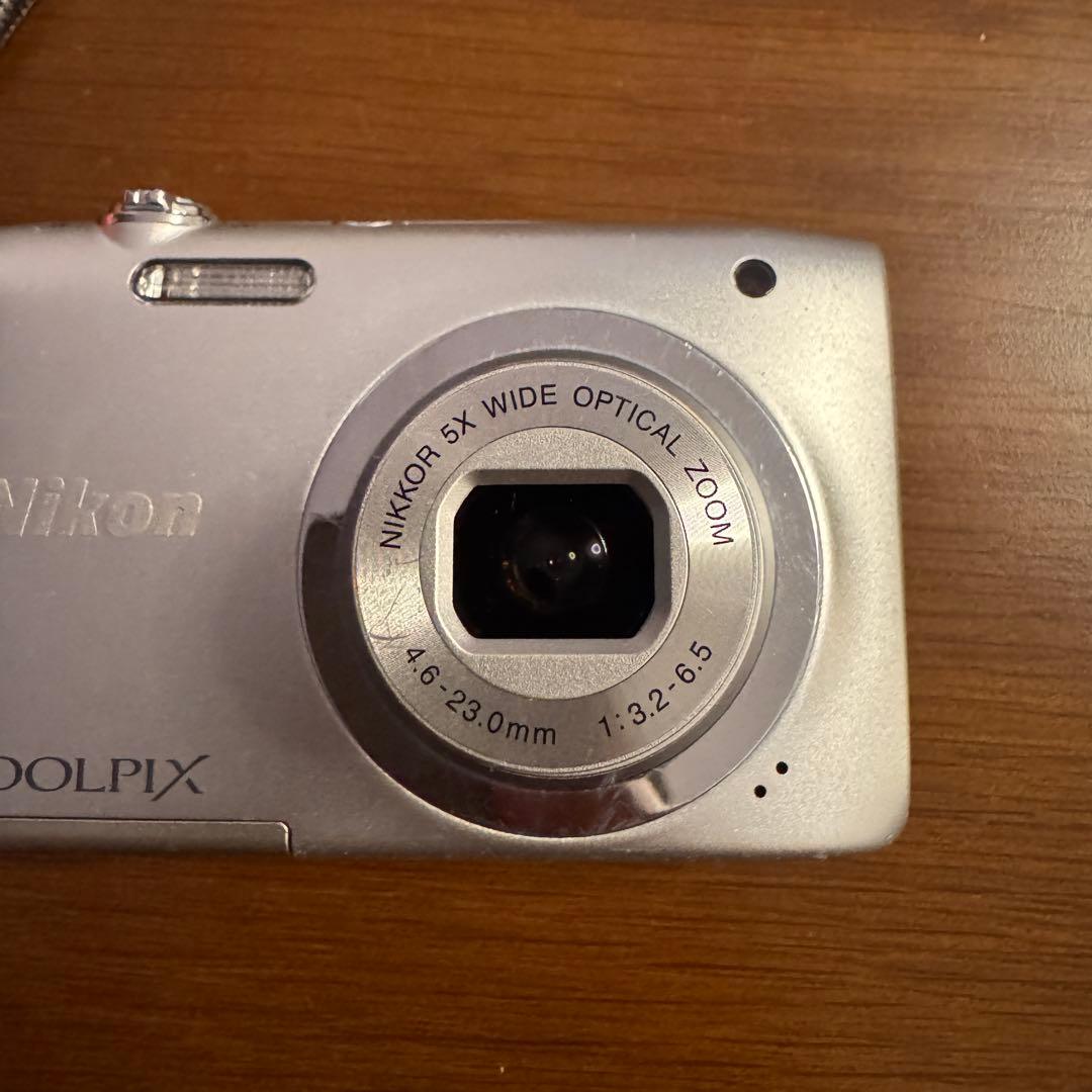 Nikon COOLPIX コンパクトデジタルカメラ シルバー