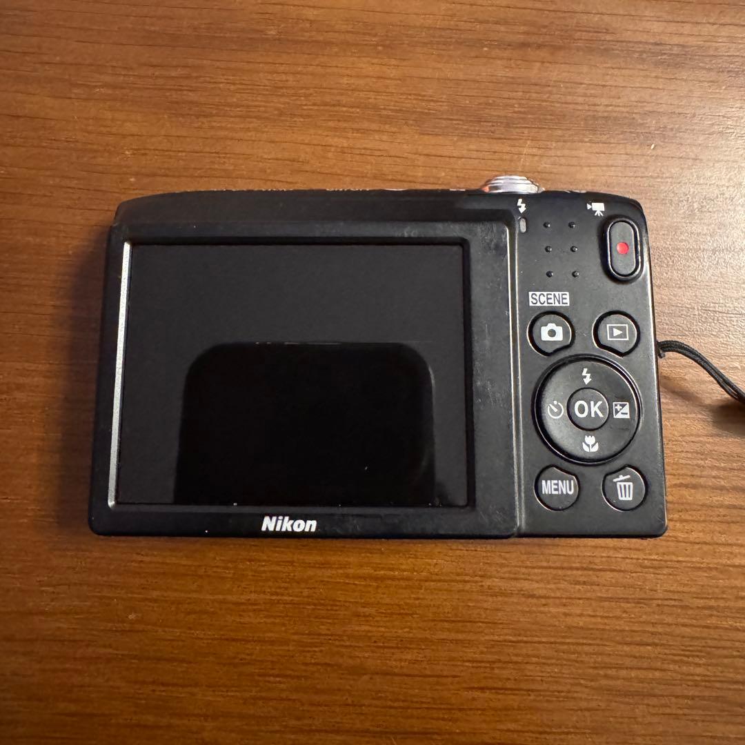 Nikon COOLPIX コンパクトデジタルカメラ シルバー