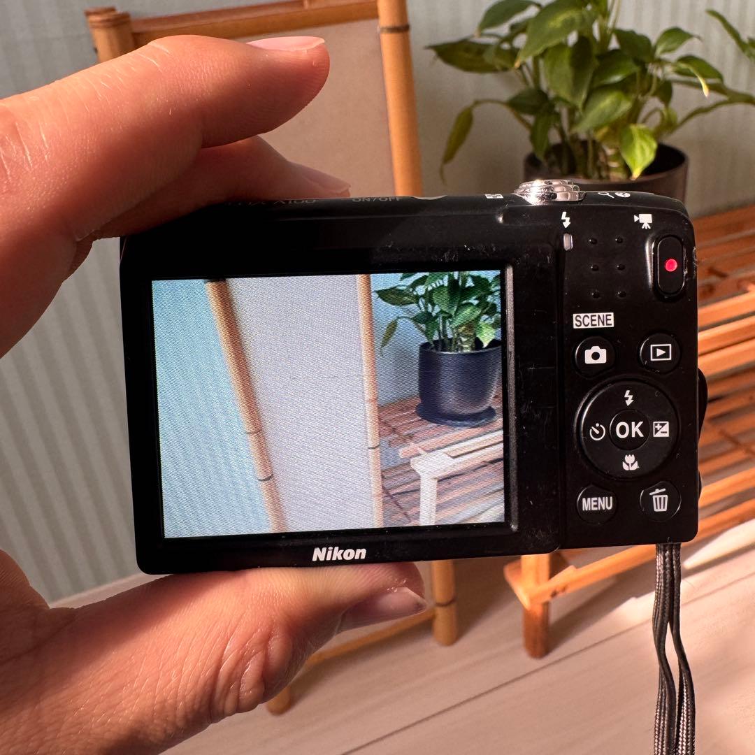 Nikon COOLPIX コンパクトデジタルカメラ シルバー