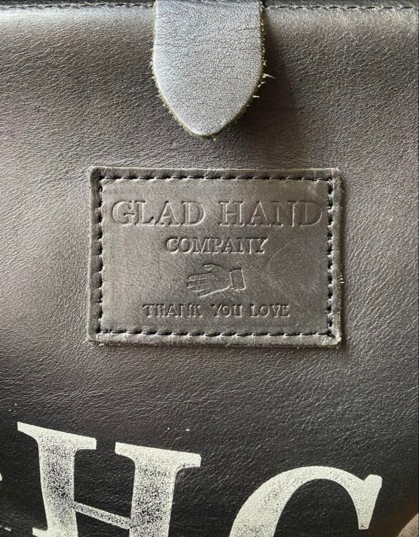 グラッドハンドレザーショルダーバッグ