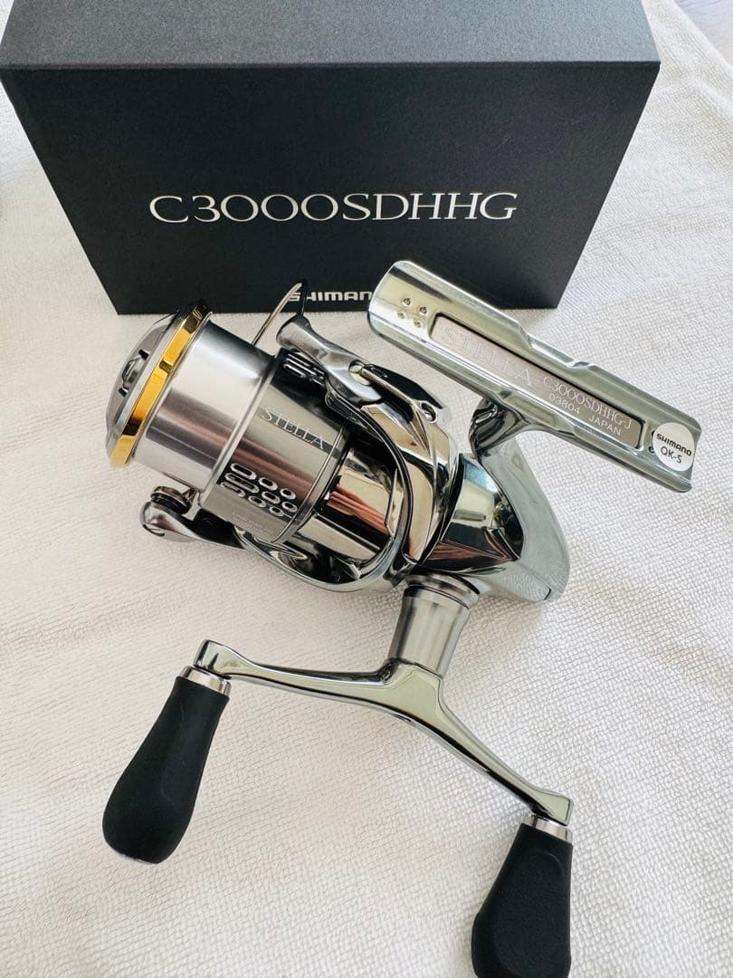 未使用品　18ステラ C3000SDHG・替えスプール付き