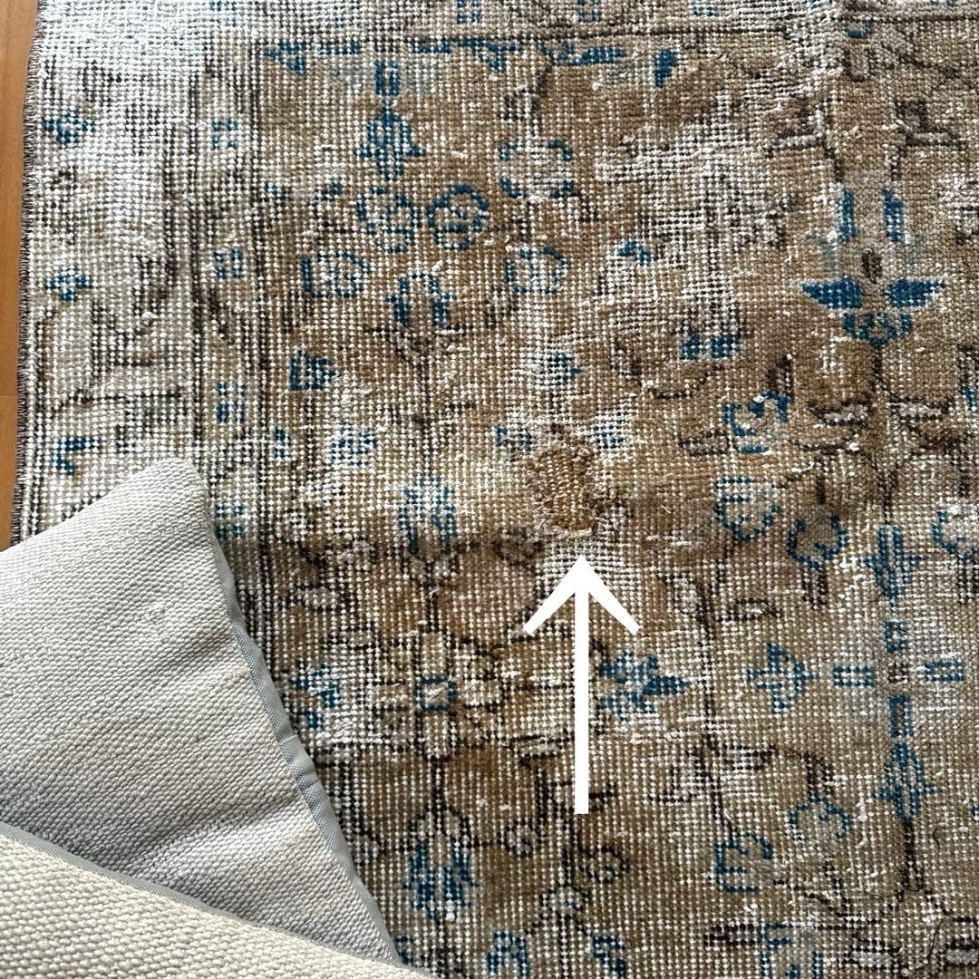 91×176淡いベージュ青い花　ボタニカル柄　トルコヴィンテージラグ