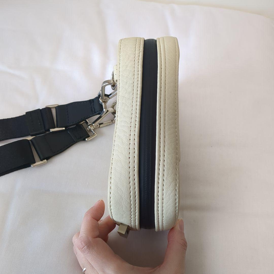 【極美品】ITTI イッチ　メッセンジャーバッグ　ショルダーバッグ　アイボリー