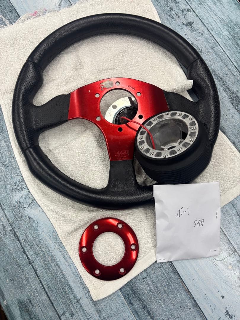 MOMO　スポーツステアリングホイール 黒赤