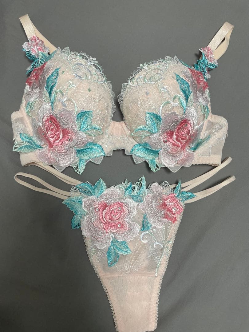 最終値下げ！サルート 店舗限定 29G E70 ソング