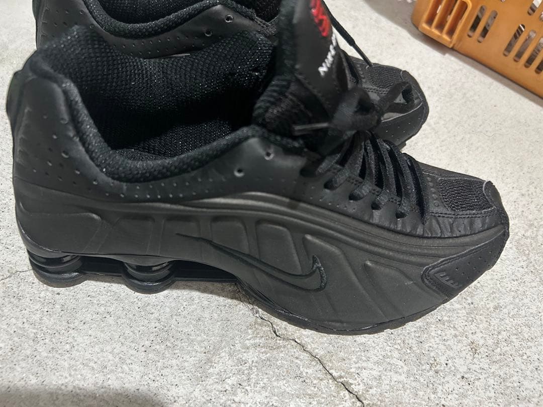 靴 NIKE SHOX R4 BLACK