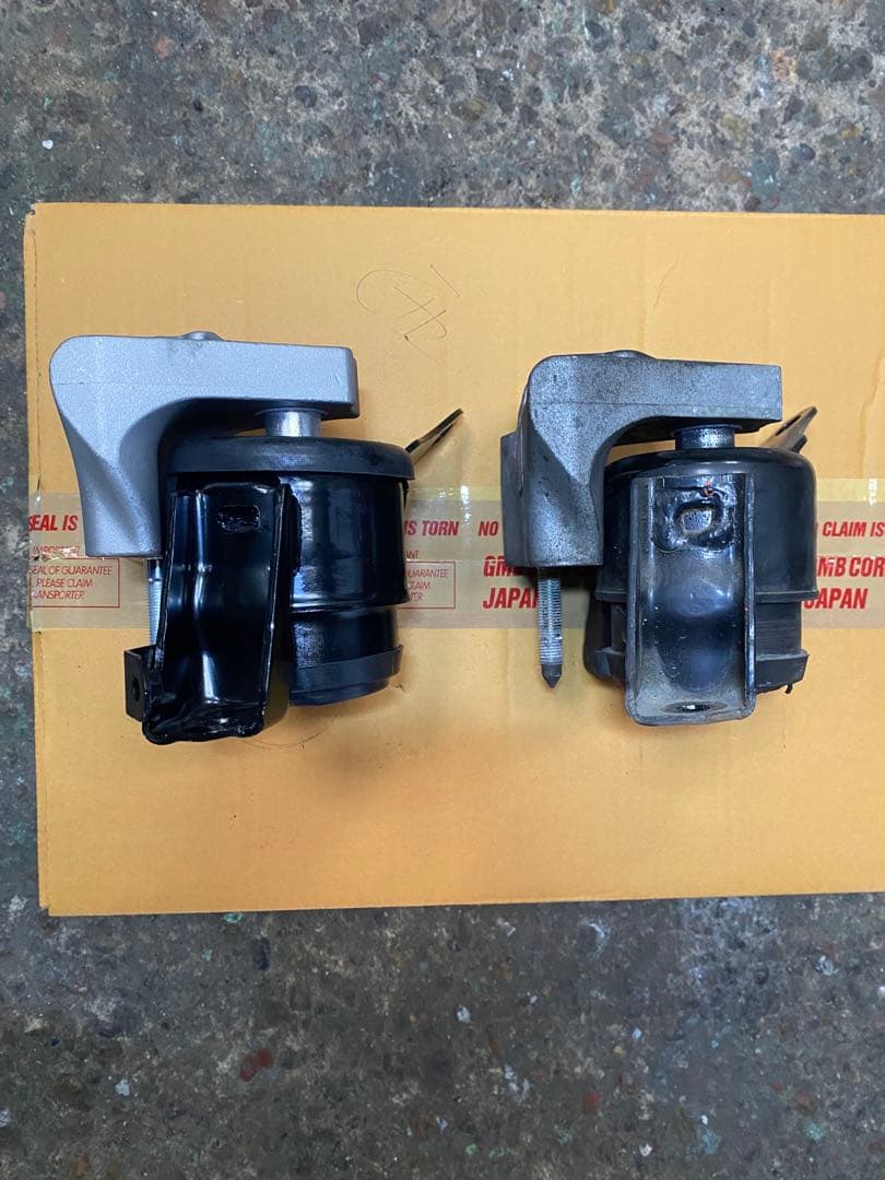 AZR60G エンジンマウント 右 12305-28080 ノア ヴォクシー