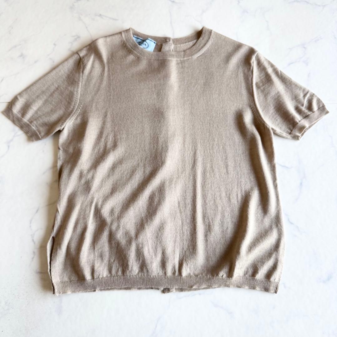 美品 プラダ ウールシルクニット バックボタン クルーネック 半袖 ベージュ M
