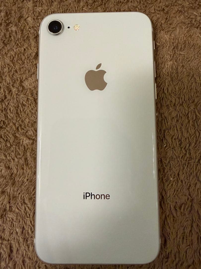 Apple iPhone 8 ホワイト ケース付き