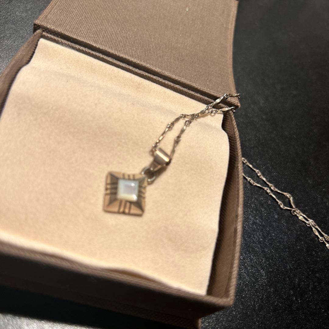 ゲリラ値下ベナリー シルバー スクエア型チャーム シェルストーンペンダントトップ