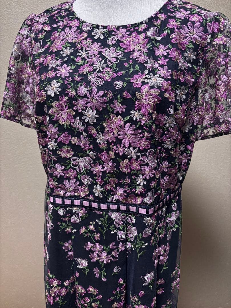 Rose Tiara JEWEL フラワー刺繍フィット＆フレアワンピース