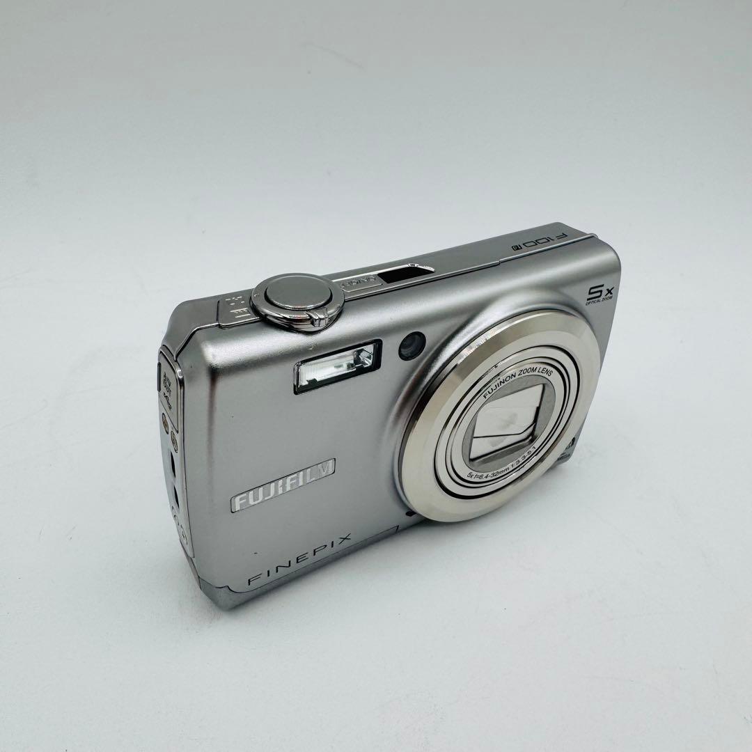 【美品】FUJIFILM FinePix F100fd シルバー デジカメ