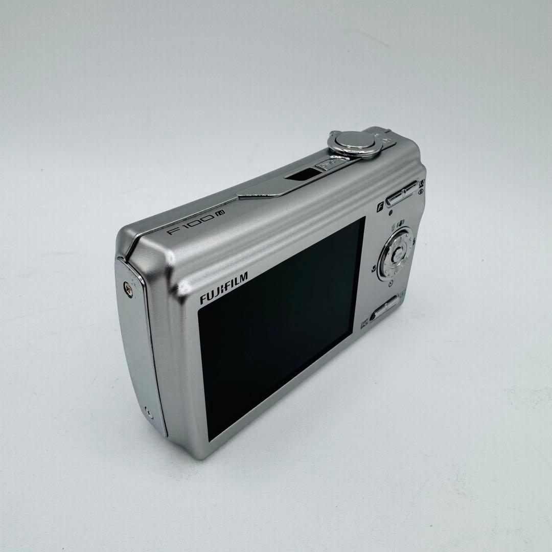 【美品】FUJIFILM FinePix F100fd シルバー デジカメ