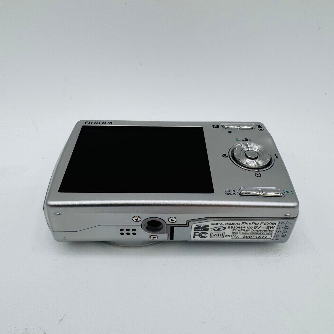 【美品】FUJIFILM FinePix F100fd シルバー デジカメ