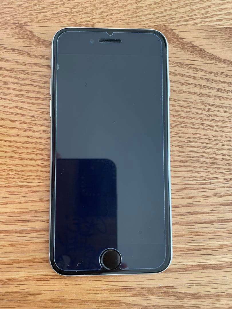 Apple iPhoneSE(第二世代)　ホワイト本体　64GB