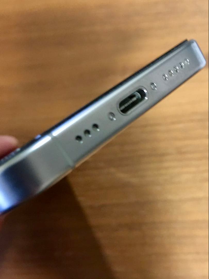 【極美品】iPhone 16 Pro 128GB ホワイトチタニウムSIMフリー