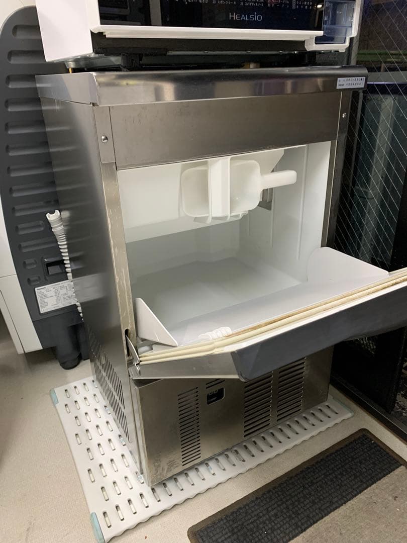 ステンレス製の大和冷機工業の製氷機