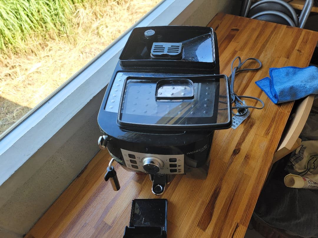 デロンギ マグニフィカS コンパクト全自動コーヒーマシン　ECAM22112B