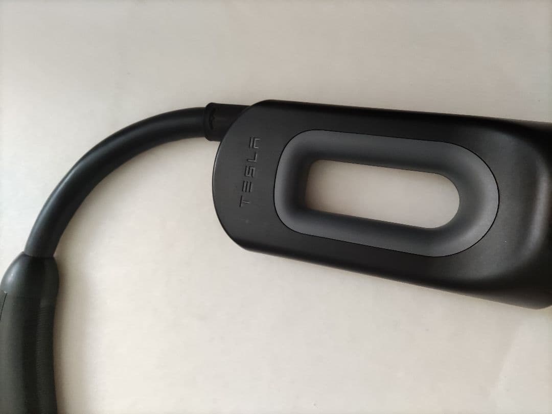 テスラ　チャデモアダプター