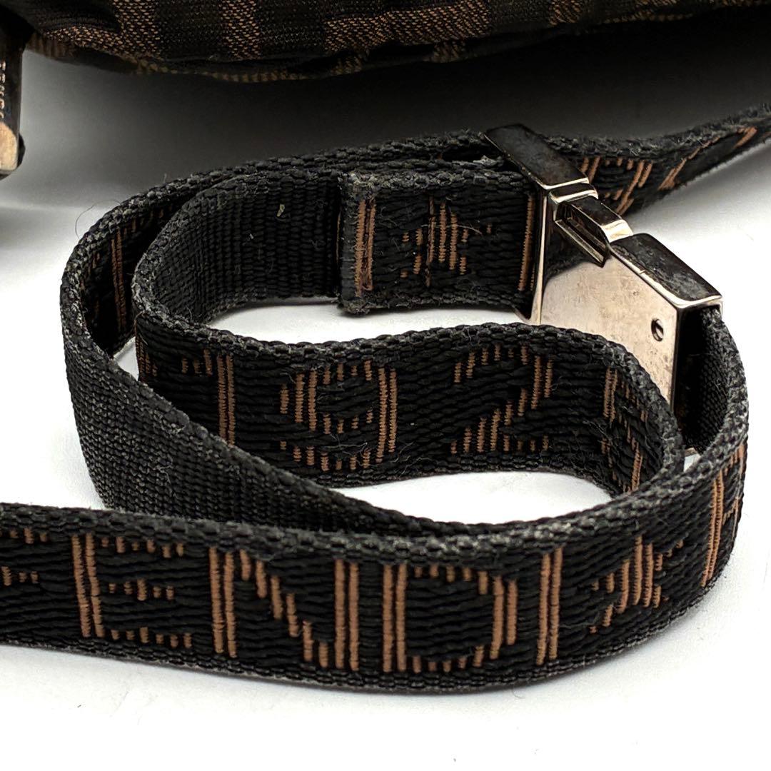 正規品・廃盤 フェンディ ボディバッグ ズッカ FF 斜め掛け ユニセックス 茶