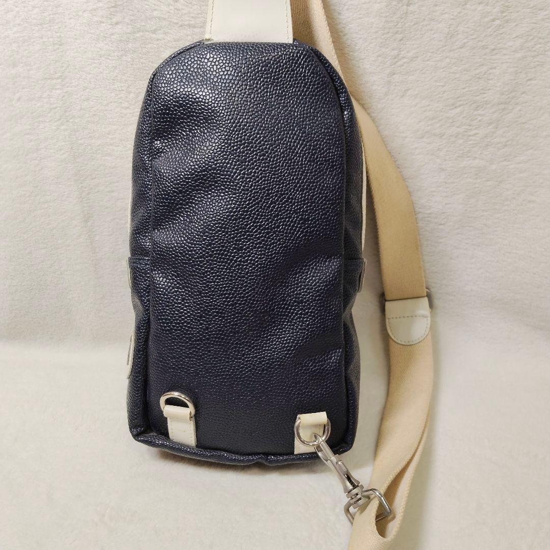 ムータマリン　ボディーバッグ　ネイビー ロゴ