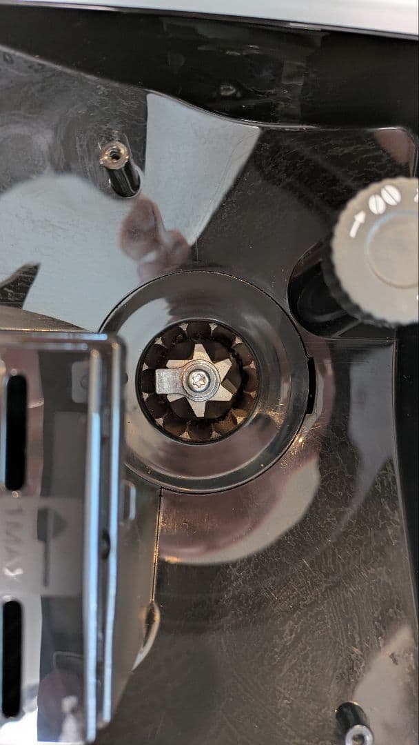 デロンギ　マグニフィカスタート　コーヒーメーカー ECAM22020W