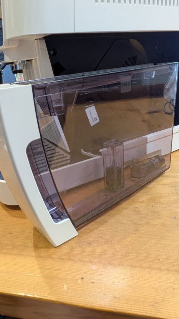 デロンギ　マグニフィカスタート　コーヒーメーカー ECAM22020W