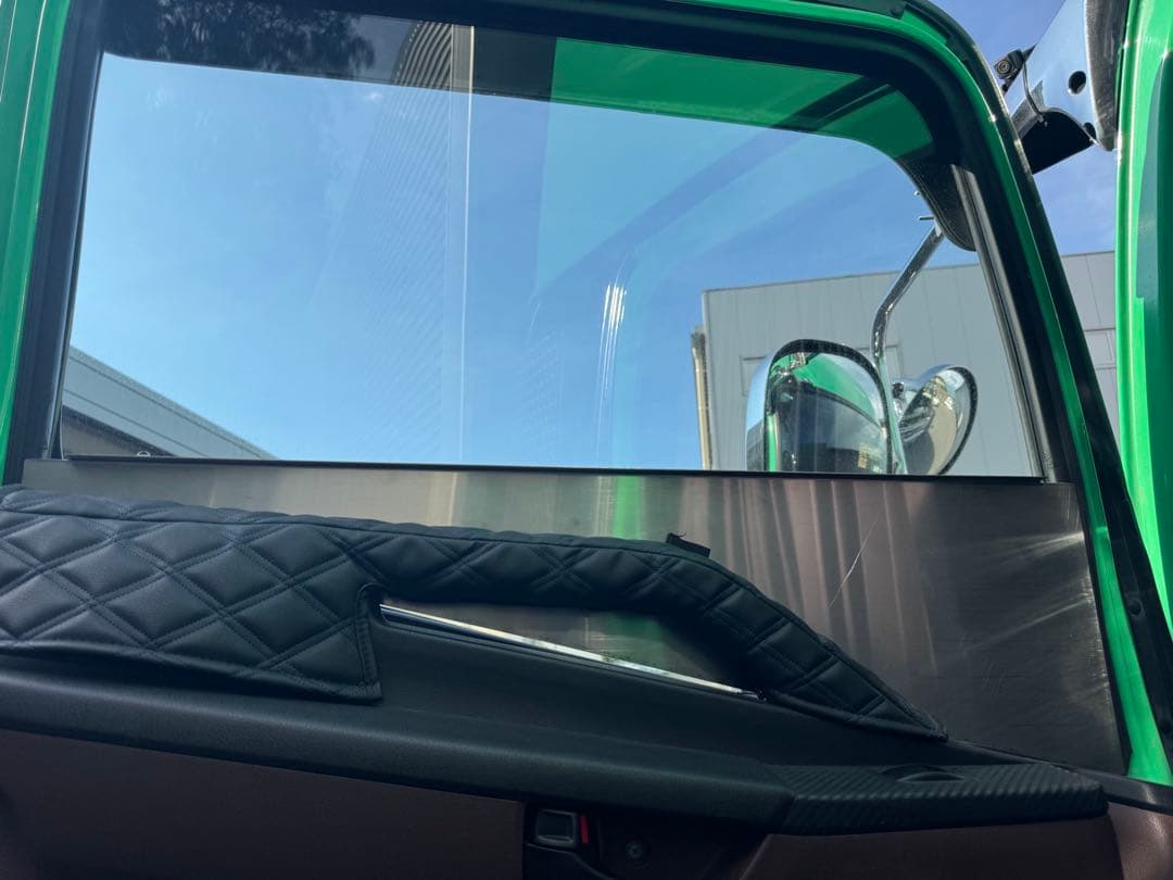 日野 17プロフィア/17レンジャー ウインドウパネルステンレス ウロコ柄