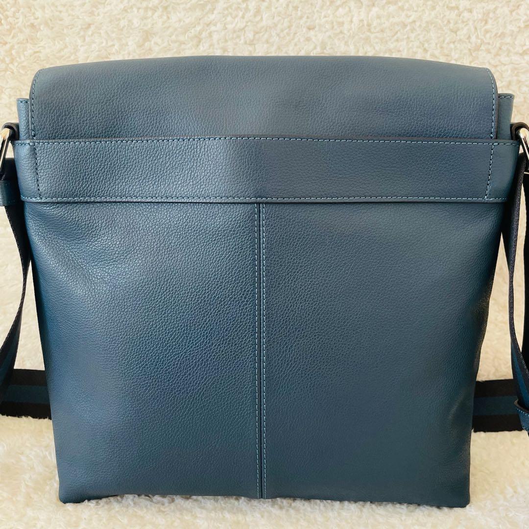 【美品】coach ショルダーバッグ オールレザー くすみブルー 斜め掛け