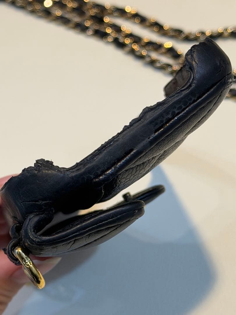 CHANEL iPhone14Proスマホケースキャビアスキンマトラッセチェーン