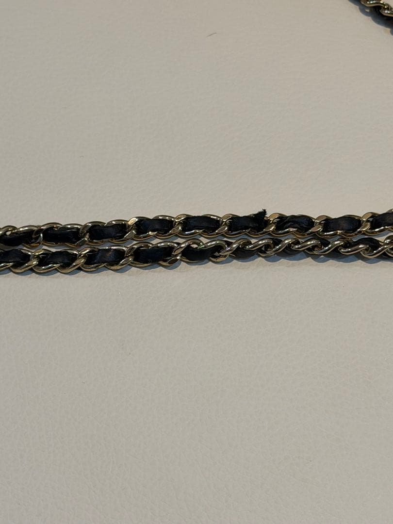 CHANEL iPhone14Proスマホケースキャビアスキンマトラッセチェーン