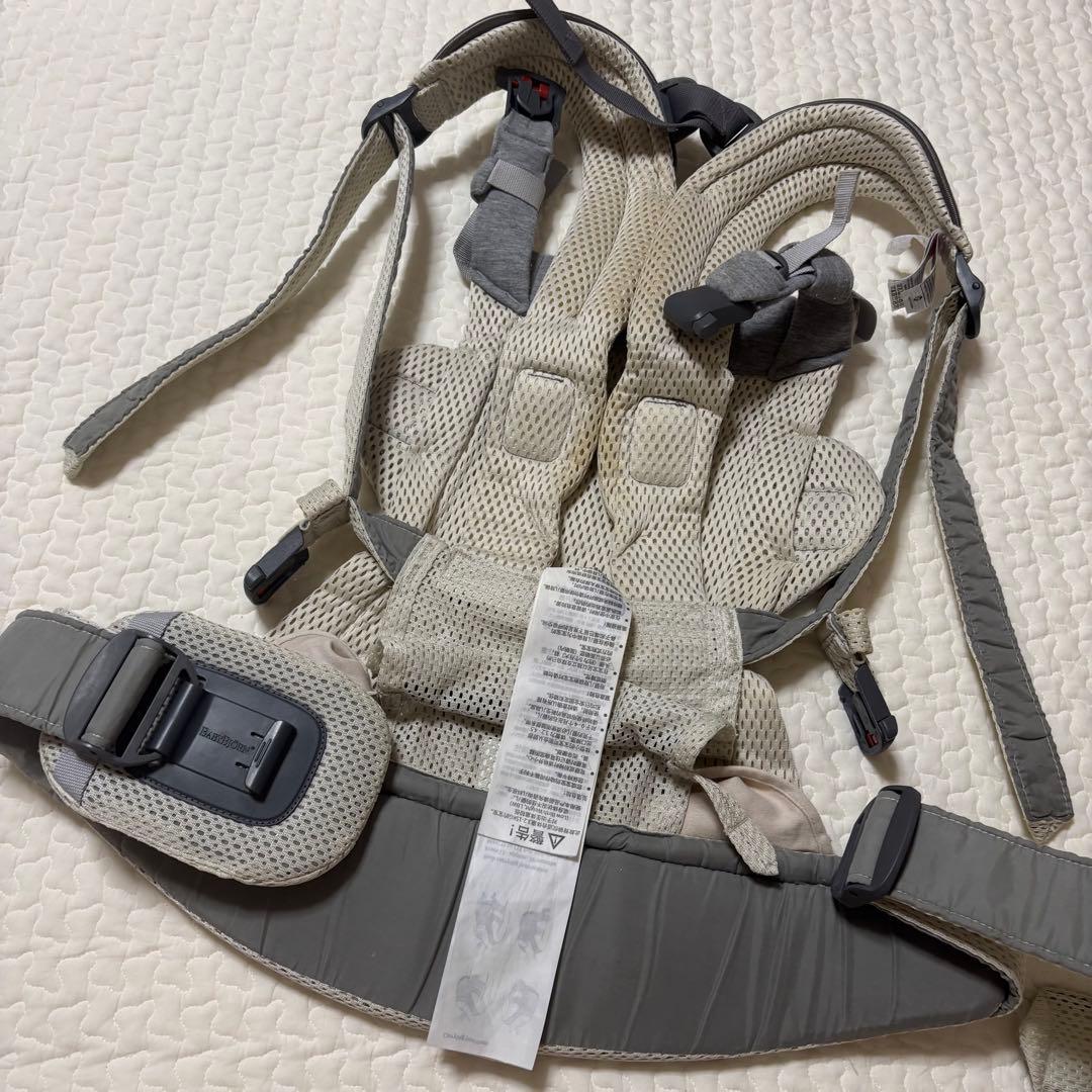 ベビービョルン 抱っこひも ハーモニー　メッシュ素材　HARMONY クリーム