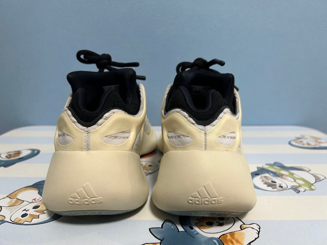 靴 adidas YEEZY 700V3 \"Azael\"