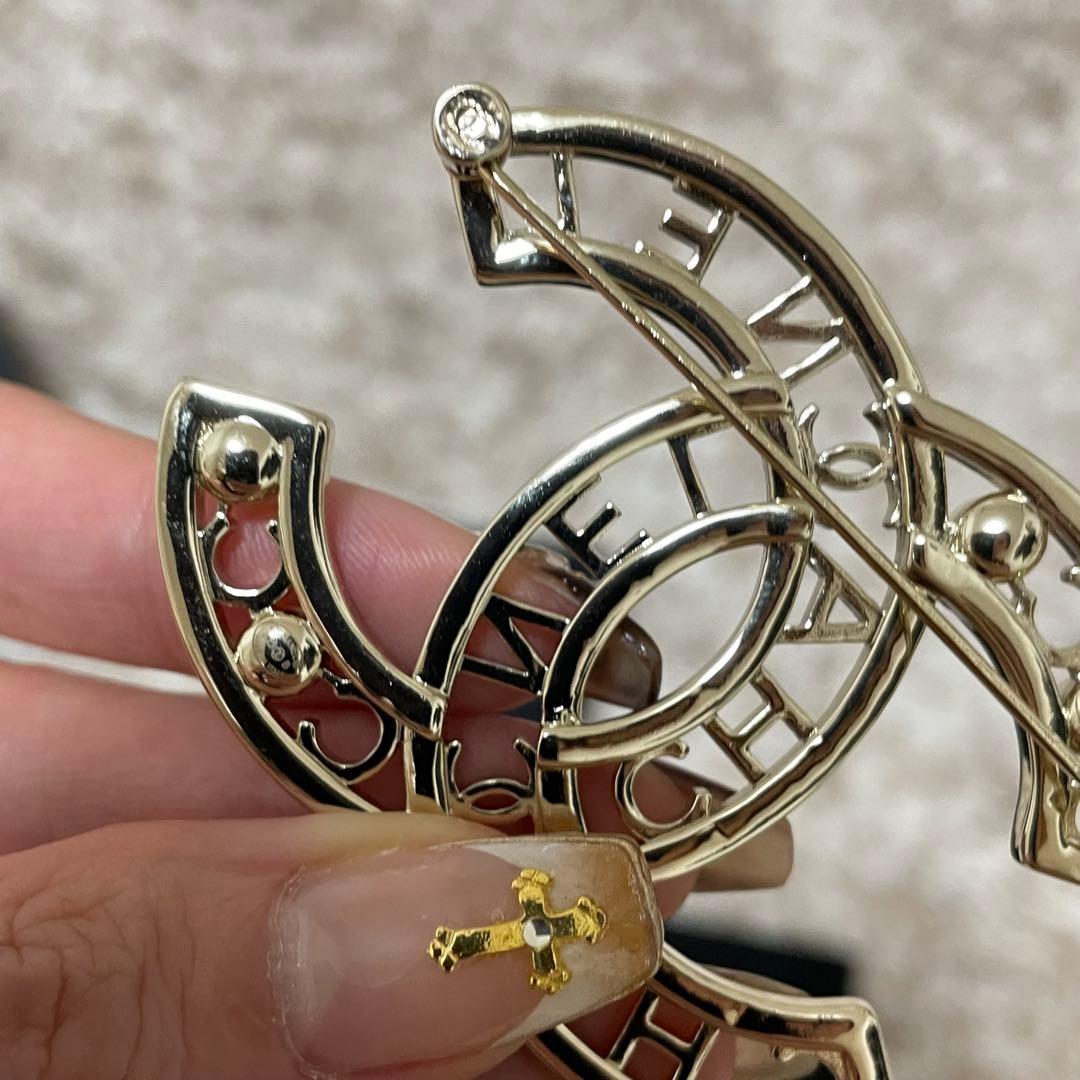 (新品) CHANEL パール ロゴ ブローチ cc cocoマーク