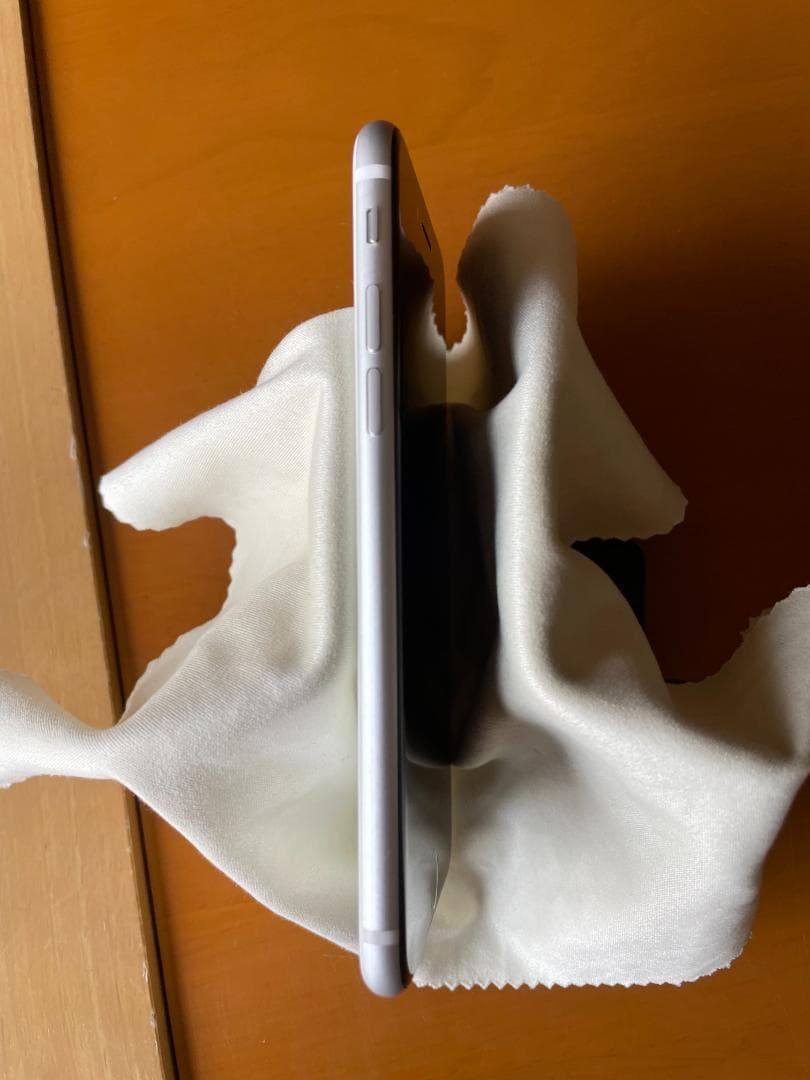 めりくりさん専用＜美品＞iPhone SE２ホワイト 外箱、充電ケーブル他