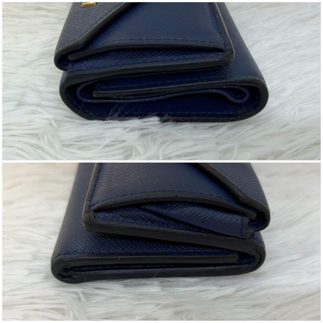 美品✨プラダ　折り財布　三つ折り　金ロゴ　レザー　コンパクト　ネイビー