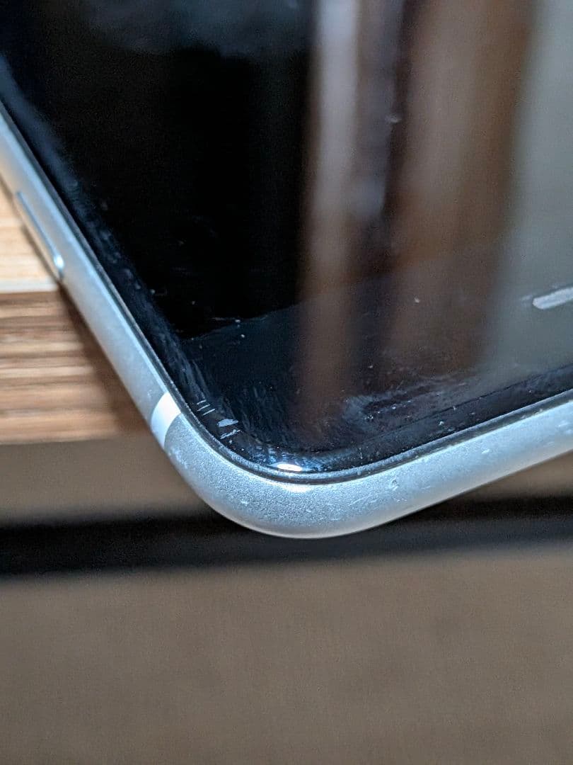 iPhone シルバー 本体 画面傷あり