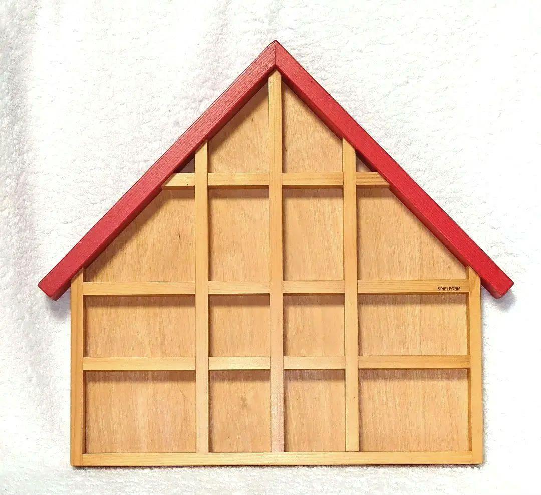 ドイツ　スピールフォーム社　赤い屋根の飾り棚