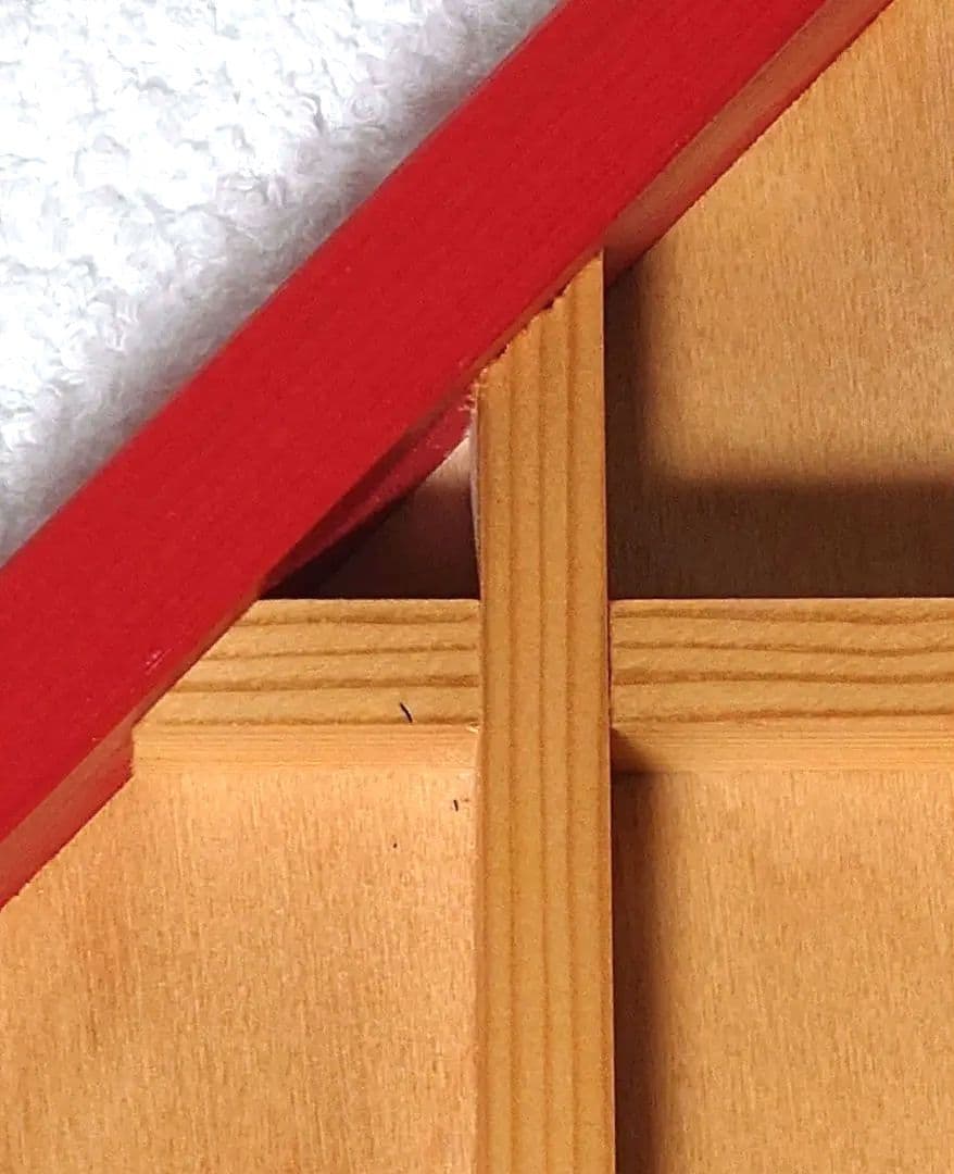 ドイツ　スピールフォーム社　赤い屋根の飾り棚