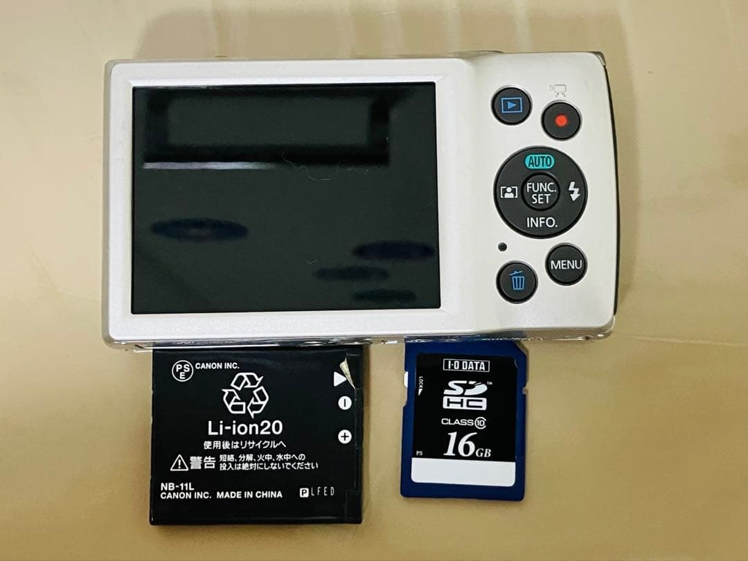 Canon IXY シルバー デジタルカメラ バッテリー、メモリーカード付き