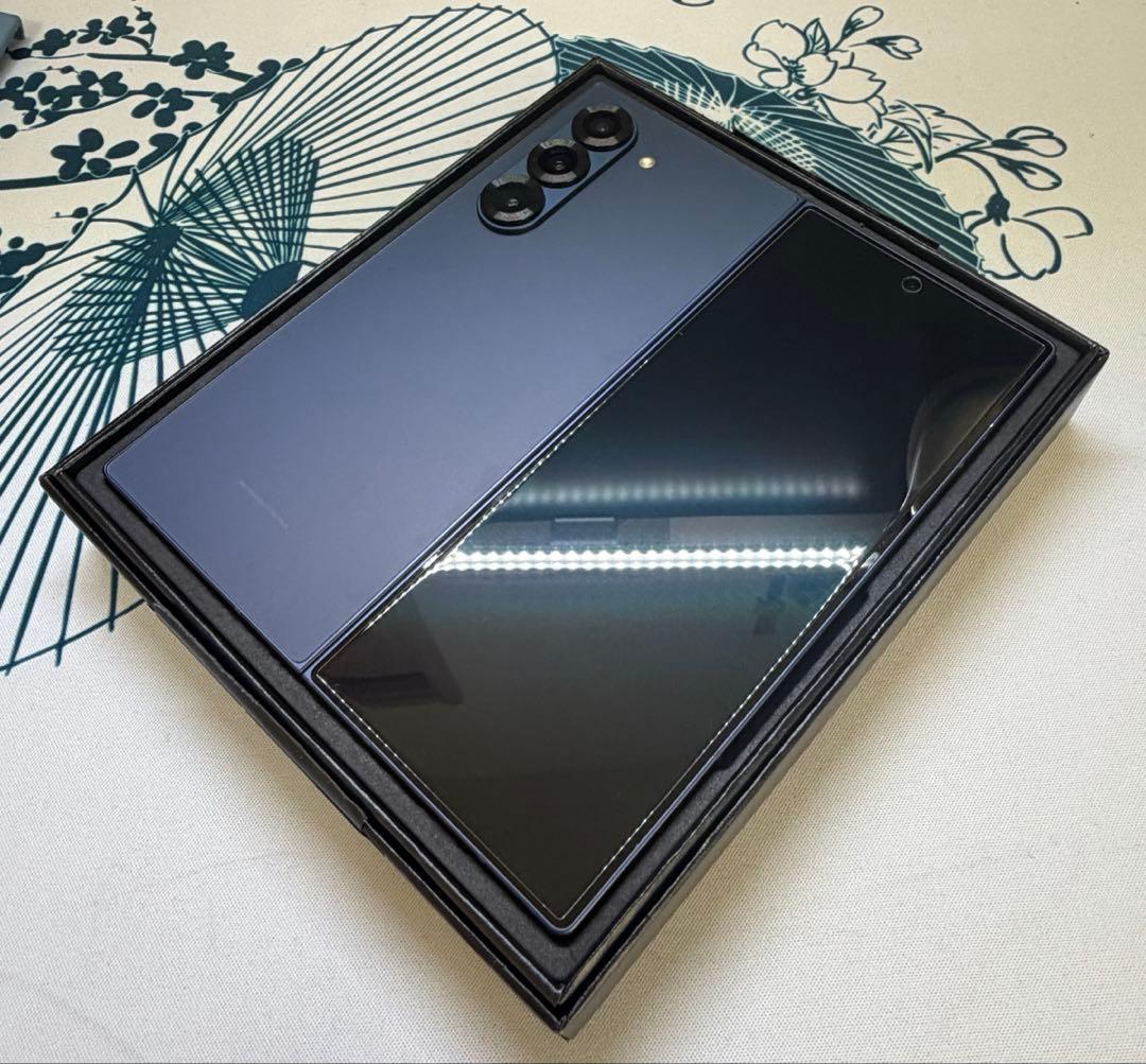 Galaxy Z Fold6 256GB 　国内版　SIMフリー　おまけ付き