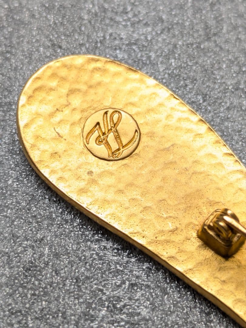 KARL LAGERFELD カールラガーフェルド ブローチ B174