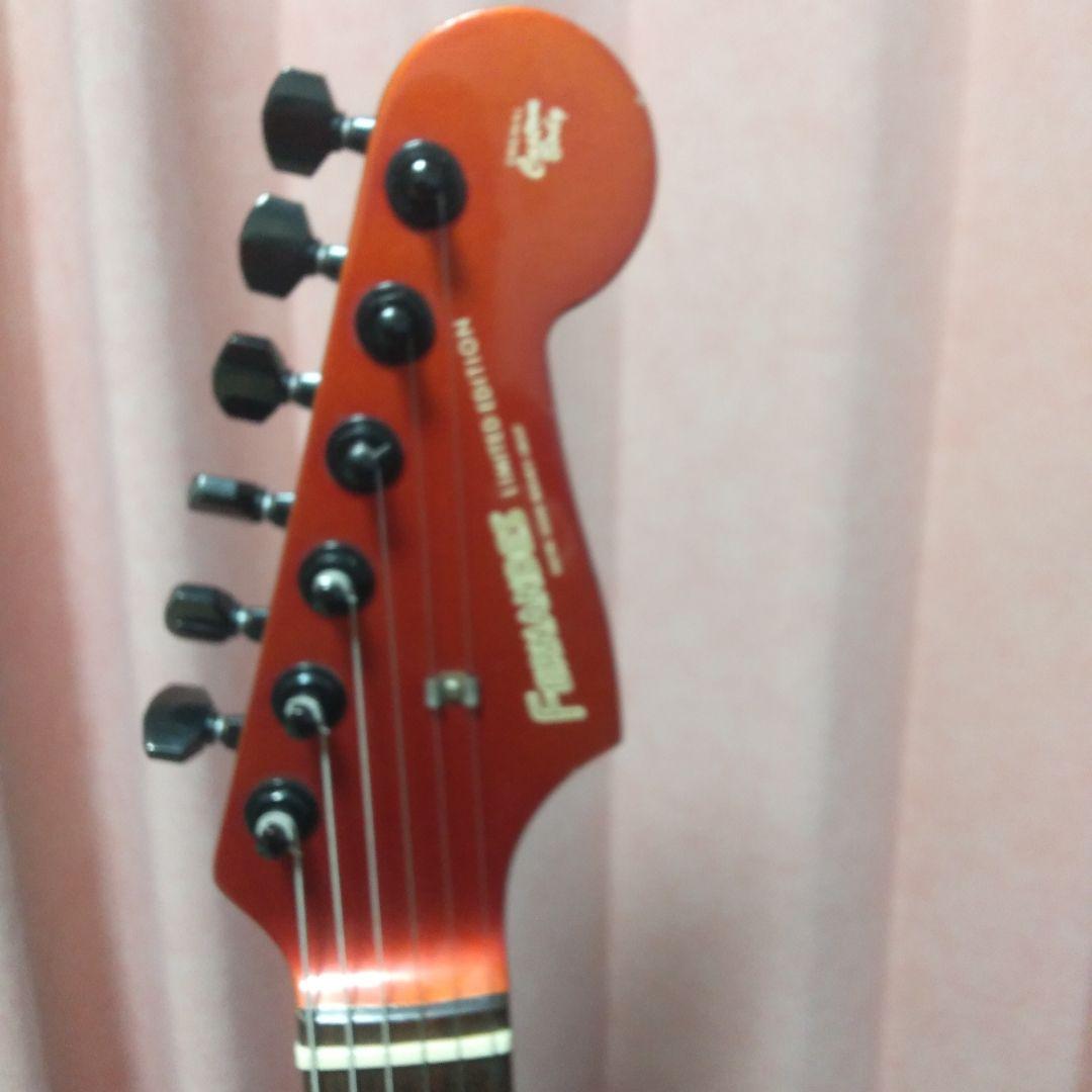 フェルナンデス　リミテッドエディション　ストラトタイプ　赤色