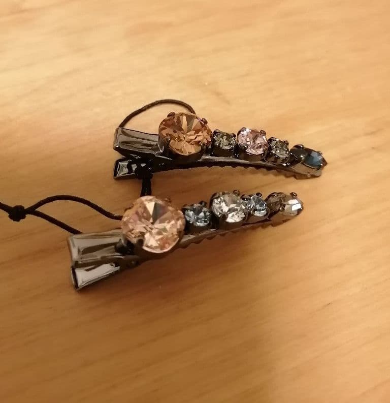 新品コレットマルーフ　クッションクリスタルミディアムクリップ　2点