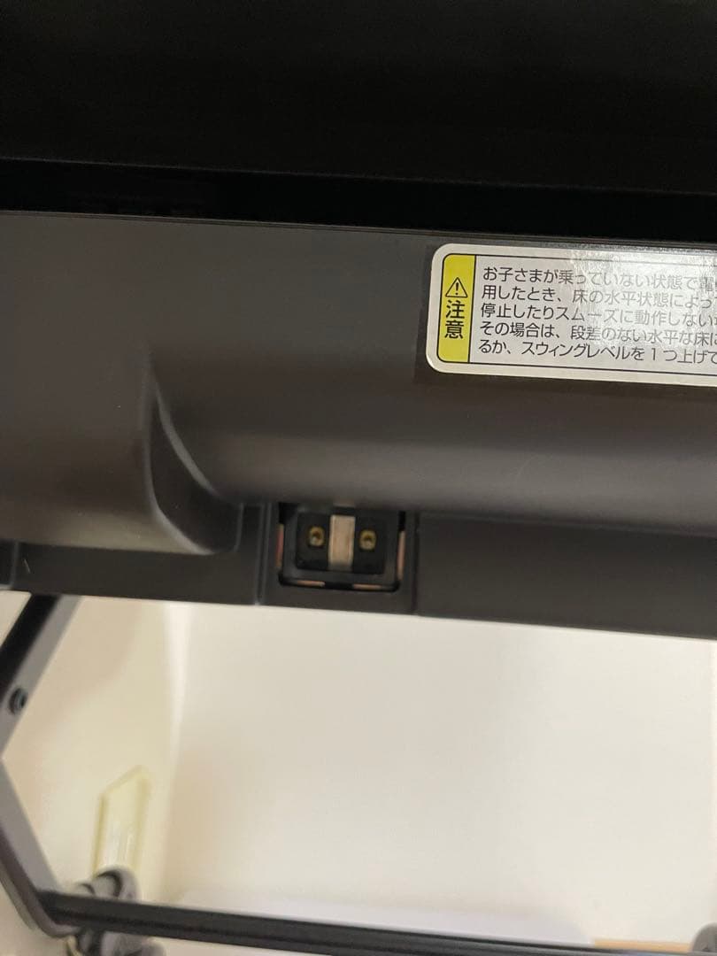 ベビーチェア ブラウンとホワイトストライプ